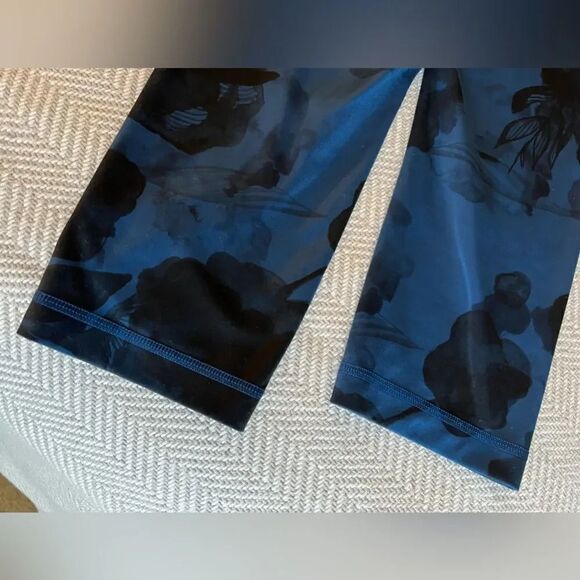 Lululemon Wunder Under Crop - Picture 7 of 8